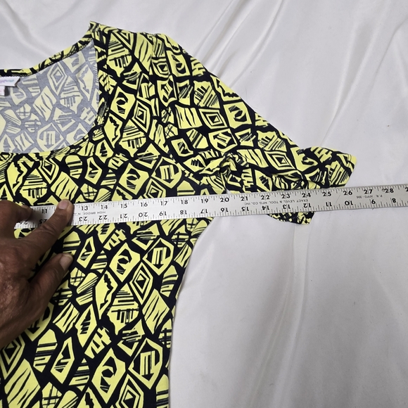 Elegant Black and Yellow Patterned Maxi Dress - Picture 7 of 7